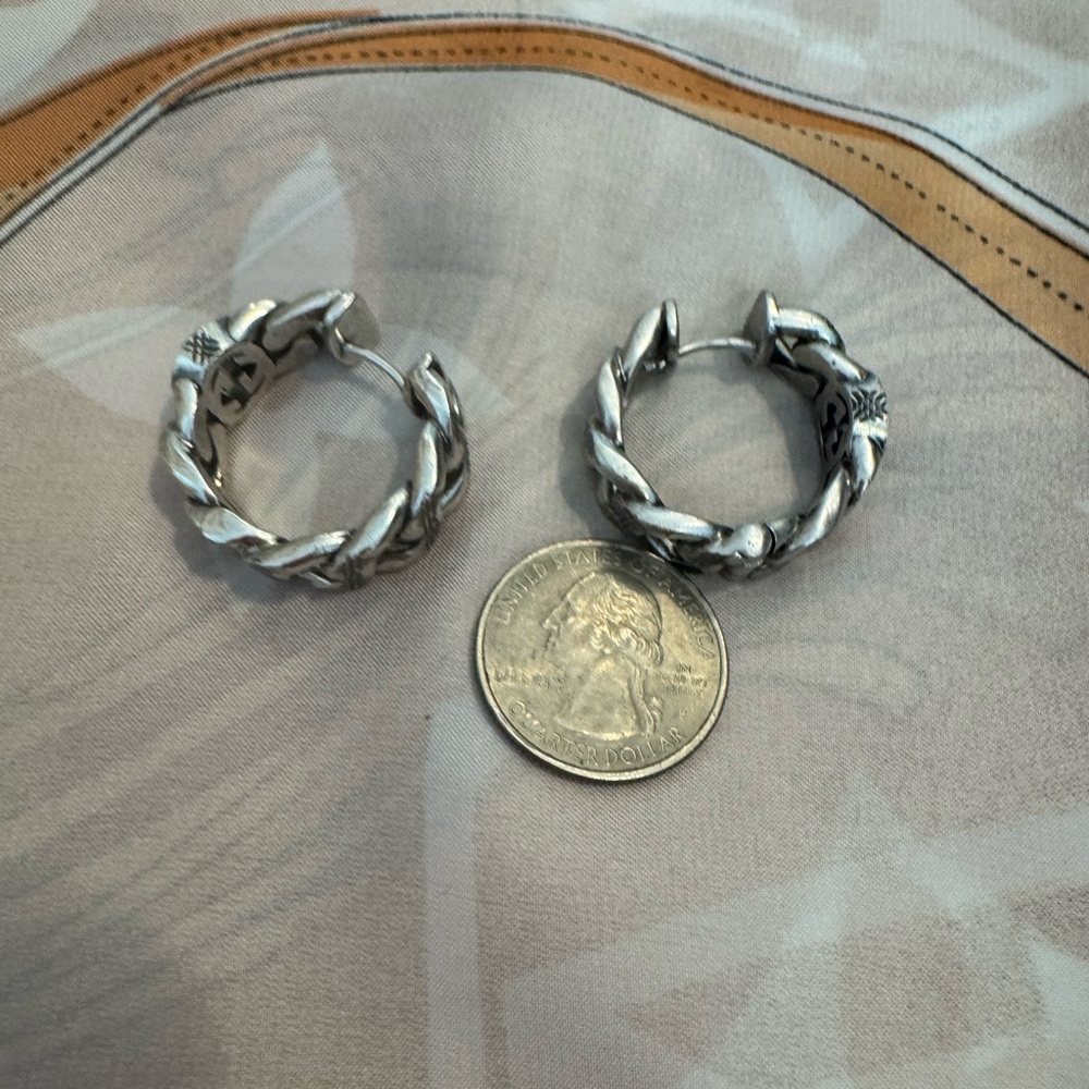 Gucci Marmont Interlock Aged Silver Earrings - Picture 3 of 5